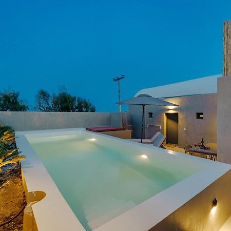 Present Perfect Villa - Private Pool 피로스테파니 외부 사진